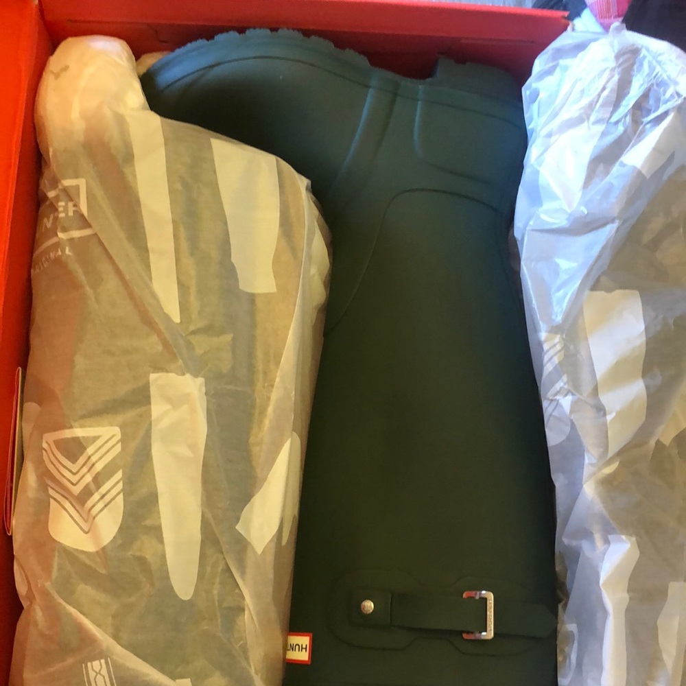 Hunter tall rain boots hunter green new in box